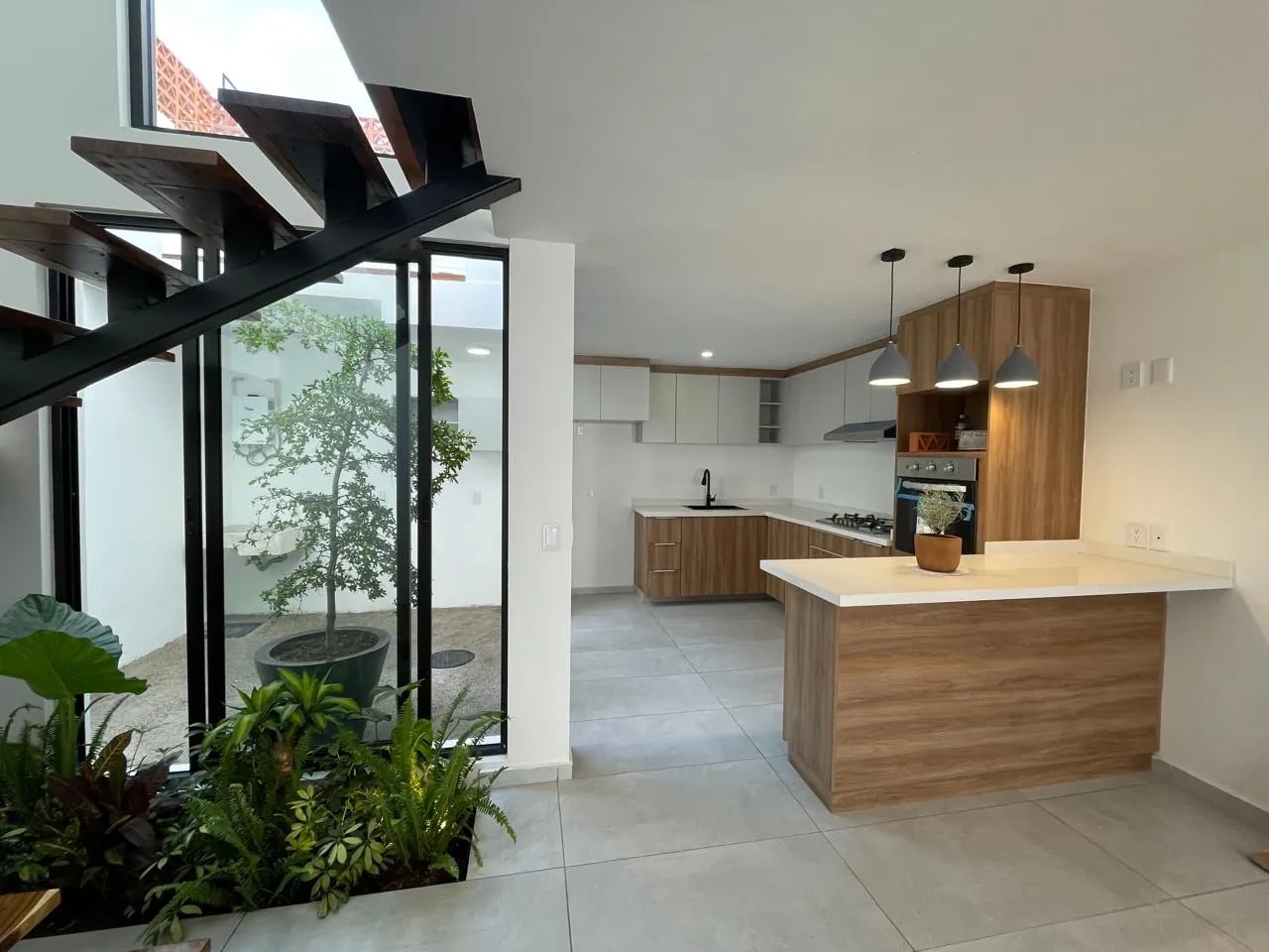 Casa Guadalupe, Interior: después