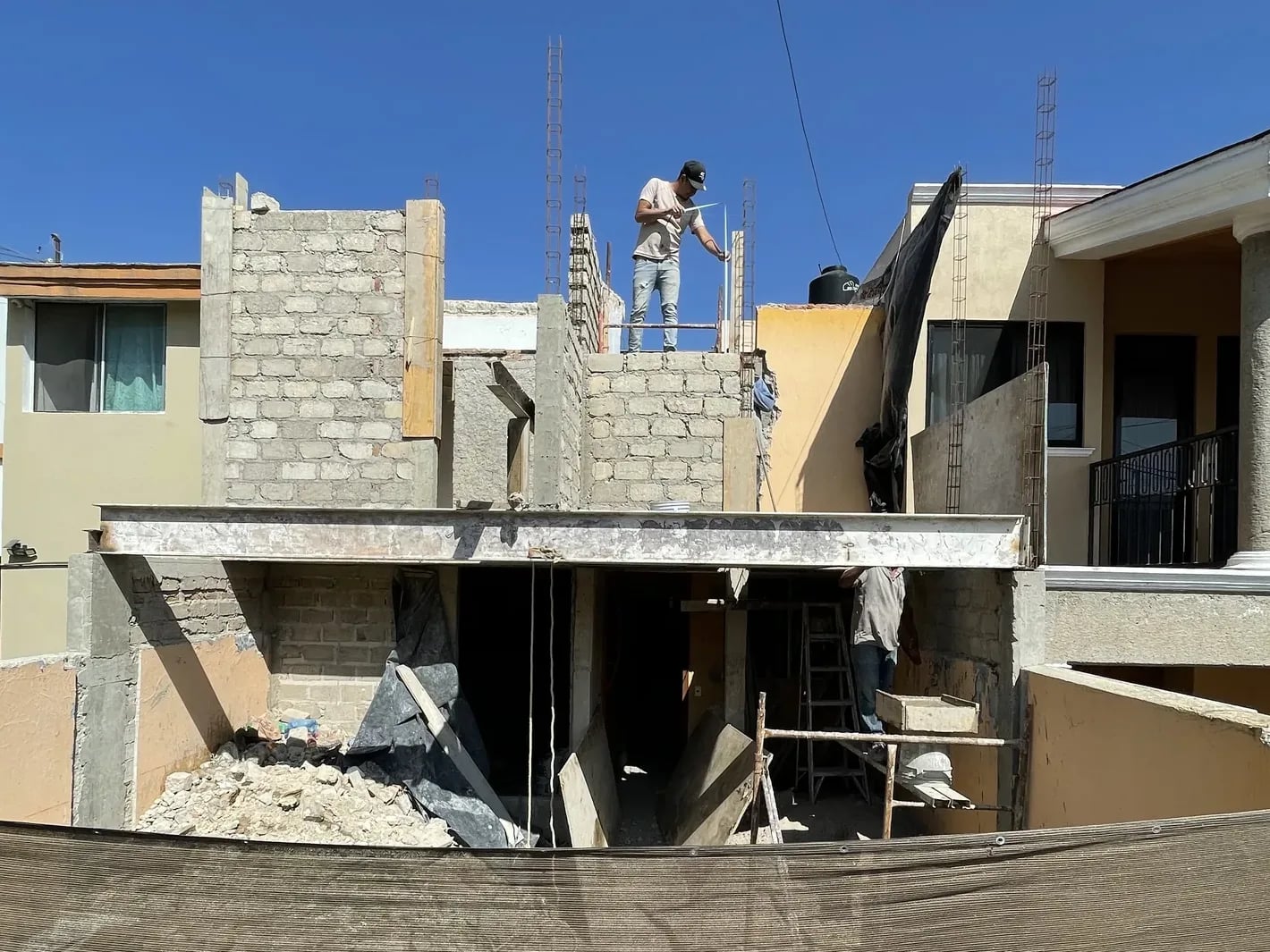 Muros del segundo piso en construcción en Casa Guadalupe, obra de Mayma Construcciones en Zapopan.