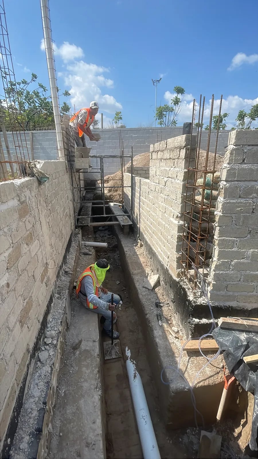 Muro colindante y drenaje en obra de Zapopan